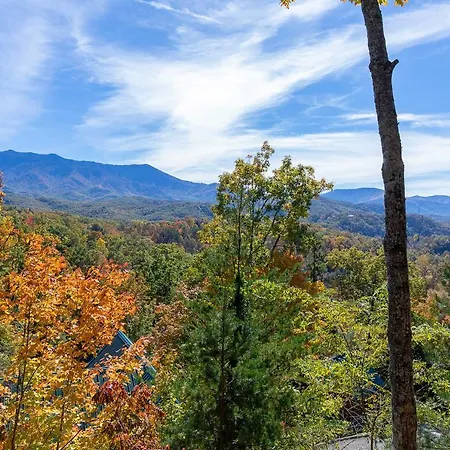 Breathtaking View Cabin With Game Room And Hot Tub!